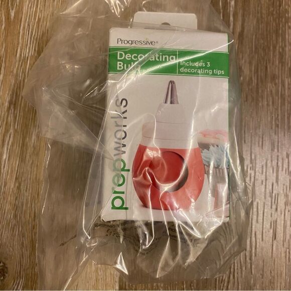 Prepworks by Progressive 4-Piece Frosting Bulb+3 Decorating tips cucake Kit NEW - Picture 5 of 8